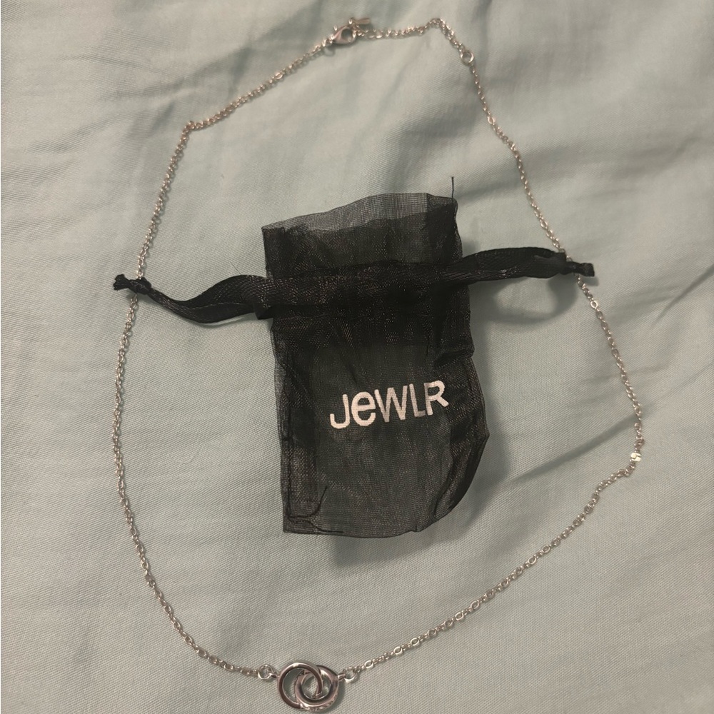 Jewlr Interlocking Circle Necklace 18 inches New